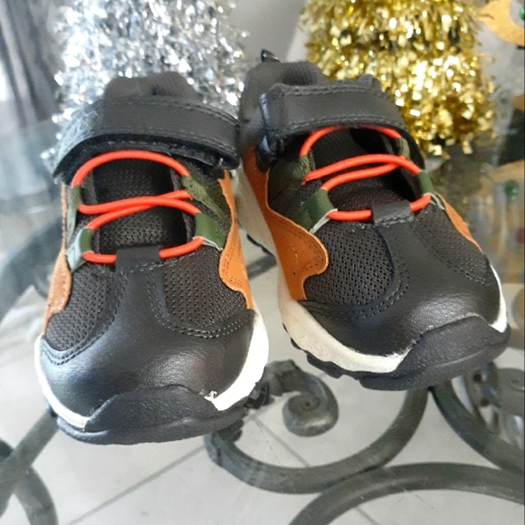 CARTERS SNEAKERS - Picture 3 of 7